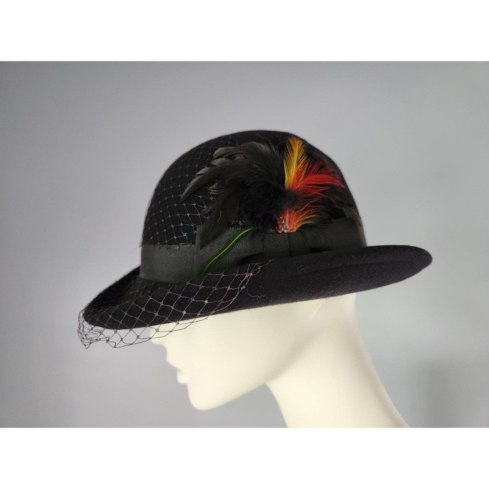 Vintage Womens Betmar New York 100% Wool Black Hat Round Feathers Union Made USA